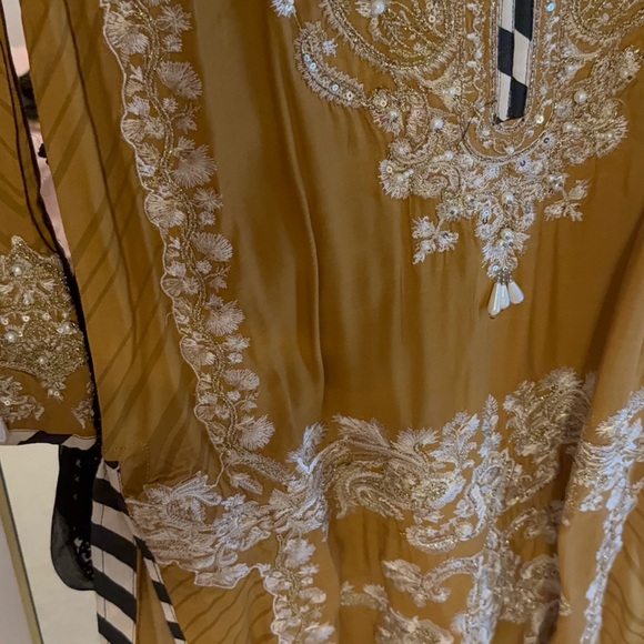 Chic Mustard and Black Embroidered Kurta - Picture 5 of 6